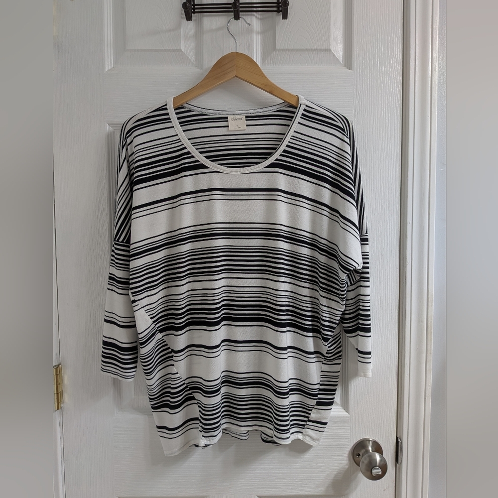 Women's Soma‎ Top Size Medium Black And White Stripes Loose Fitting
